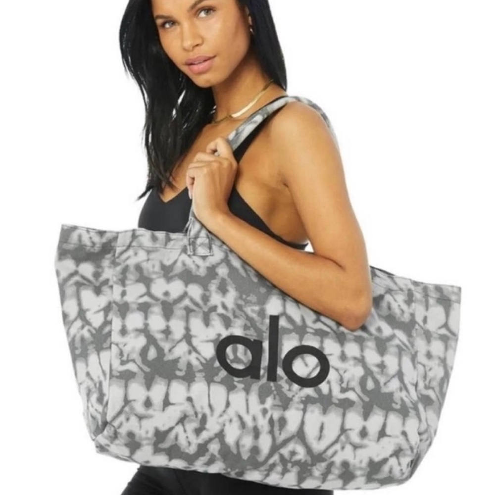 Alo Yoga Shopper Tote